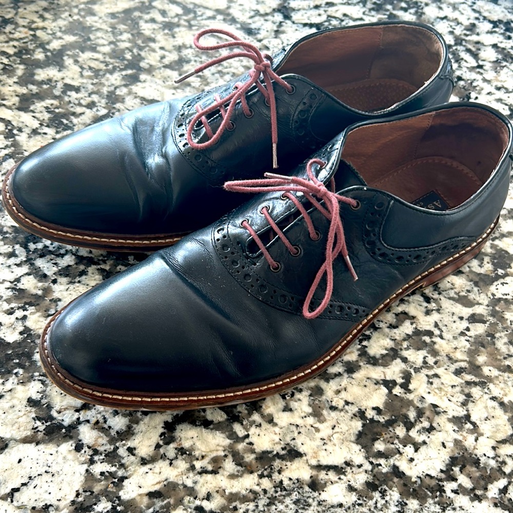 Men’s Aston Grey dress shoes true size 10.